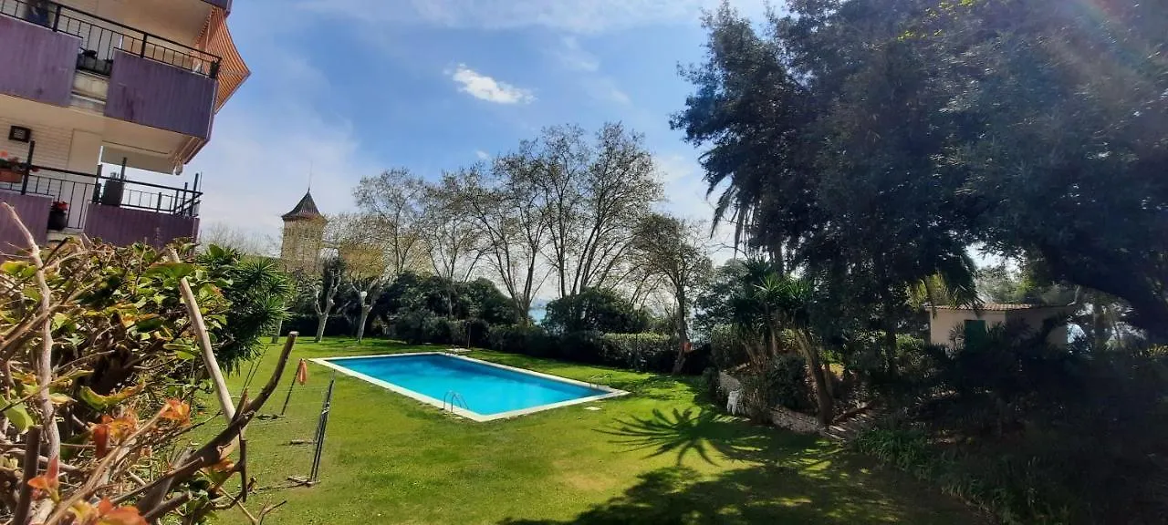 Apartment With Pool Near The Beach And Barcelona By Train Masnou Spain
